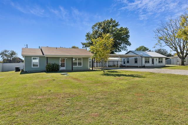 1070 E Reno Rd in Azle, TX - Building Photo - Building Photo