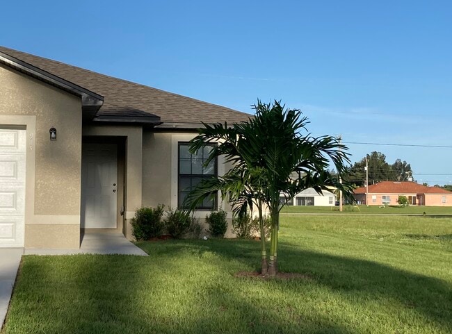 property at 915 SW 8th Pl