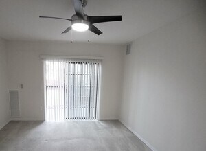 5550 E Michigan St in Orlando, FL - Building Photo - Building Photo
