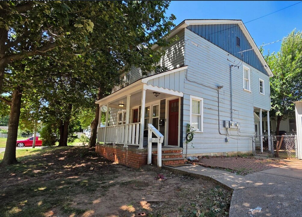 1301 Louise Ave in Oklahoma City, OK - Foto de edificio