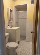 9208 242nd St in Bellerose, NY - Building Photo - Building Photo