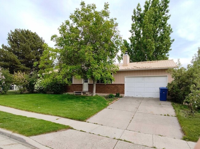 1380 Indian Ridge Cir in Sandy, UT - Building Photo - Building Photo