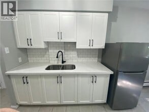 163 Chandler Dr in Kitchener, ON - Building Photo - Building Photo