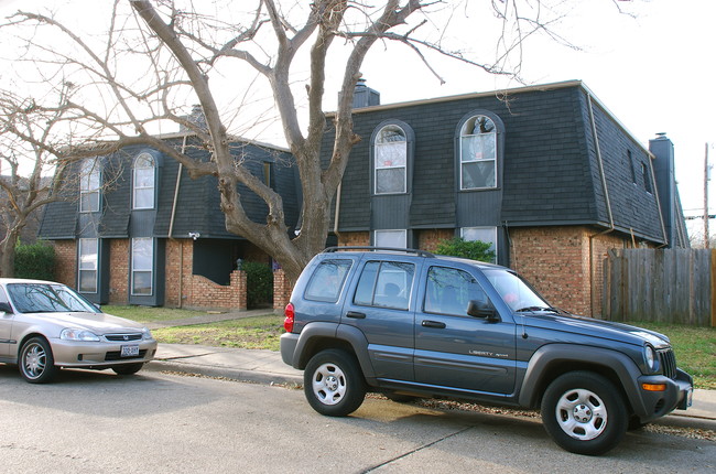 3660 Rickshaw Dr in Dallas, TX - Building Photo - Building Photo