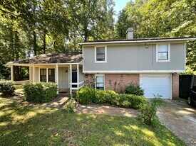 4173 Alicia Ct in Ellenwood, GA - Building Photo