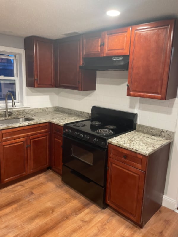 31 Carleton St in Methuen, MA - Foto de edificio - Building Photo