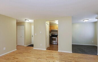 1127 N 198th St in Shoreline, WA - Building Photo - Building Photo