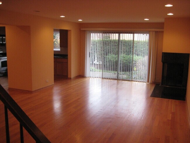1723 Wildberry Dr in Glenview, IL - Building Photo - Building Photo
