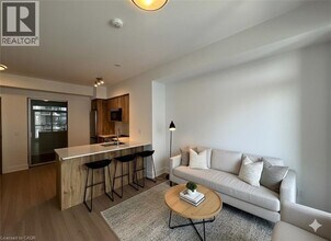 25 Wellington St S in Kitchener, ON - Building Photo - Building Photo