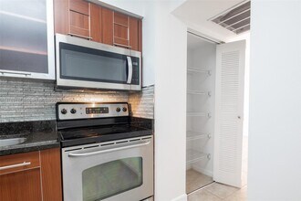 3300 NE 192 St in Aventura, FL - Building Photo - Building Photo