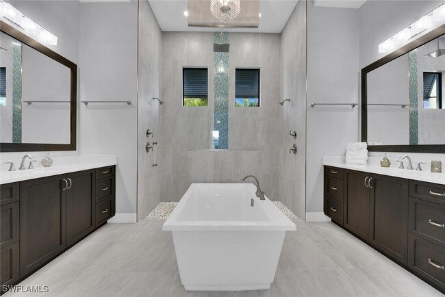 1621 Begonia Ct in Marco Island, FL - Foto de edificio - Building Photo