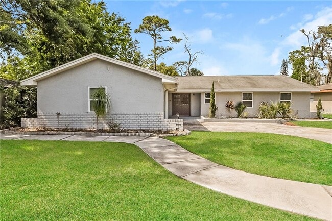 property at 1005 Park Dr