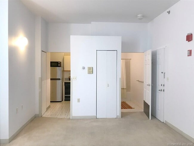 124 Court St, Unit 405 in New Haven, CT - Building Photo - Building Photo