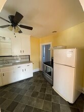 18 Macdonough St, Unit 2 in Plattsburgh, NY - Building Photo - Building Photo