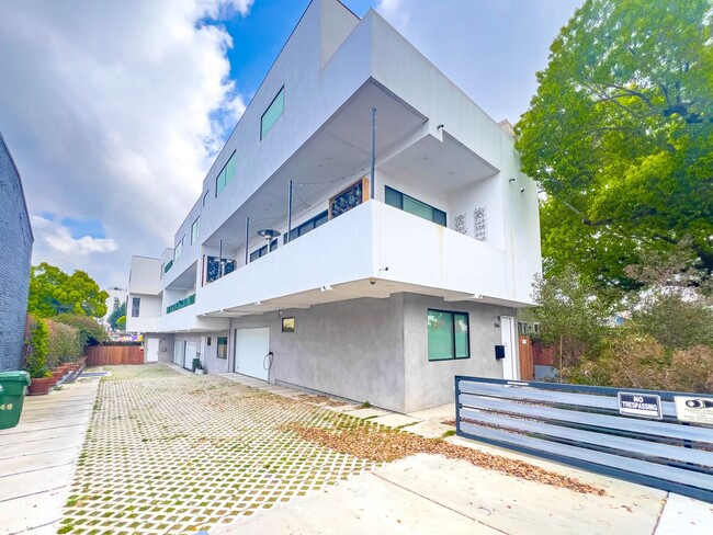 property at 948 Benton Wy