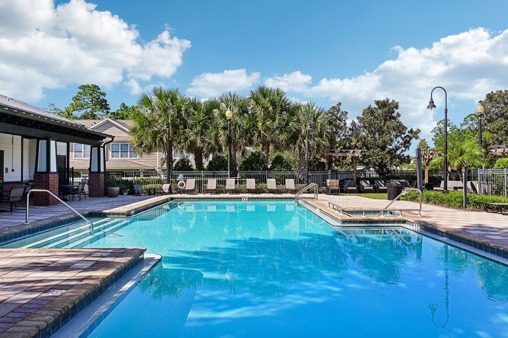 Century Deerwood Park in Jacksonville, FL - Foto de edificio