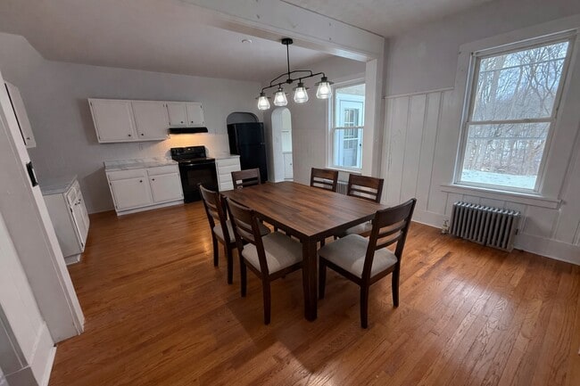 136 West St in Clinton, MA - Foto de edificio - Building Photo