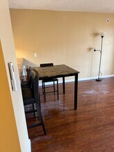 15344 Weddington St, Unit 103 in Sherman Oaks, CA - Foto de edificio - Building Photo