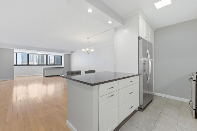 property at 9 Hawthorne Pl