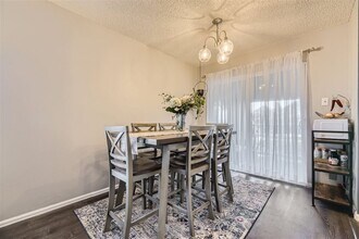 3323 S Monaco St Pkwy in Denver, CO - Building Photo - Building Photo