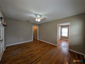 1185 W Mill St in New Braunfels, TX - Building Photo - Building Photo