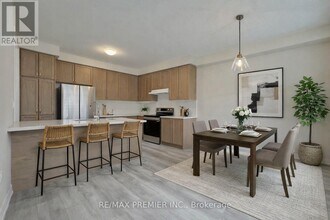 4 Ken Davie Gate in Georgina, ON - Building Photo - Building Photo