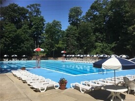 3 Sadore Ln in Yonkers, NY - Building Photo