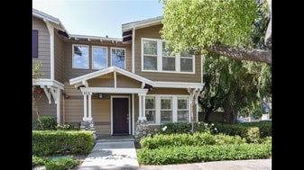 406 E Center St in Anaheim, CA - Building Photo