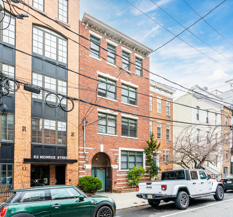 81 Monroe St in Hoboken, NJ - Foto de edificio