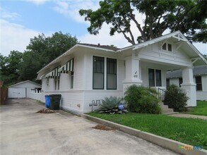 610 E Krezdorn St in Seguin, TX - Building Photo - Building Photo
