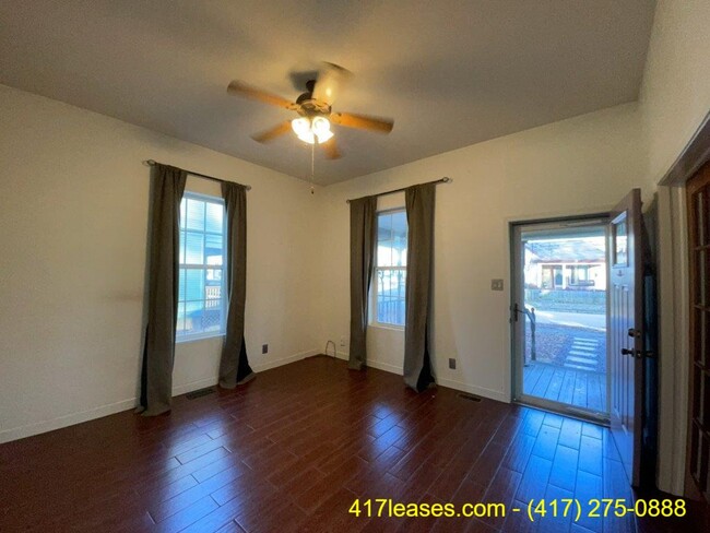 907 S Broadway Ave in Springfield, MO - Building Photo - Building Photo