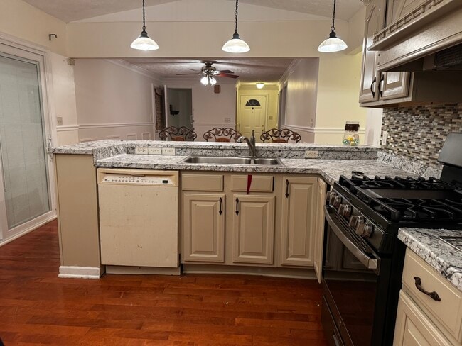 property at 1541 Lucille Dr