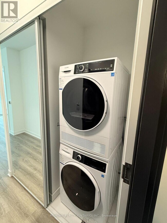 180 Front St E in Toronto, ON - Building Photo - Building Photo