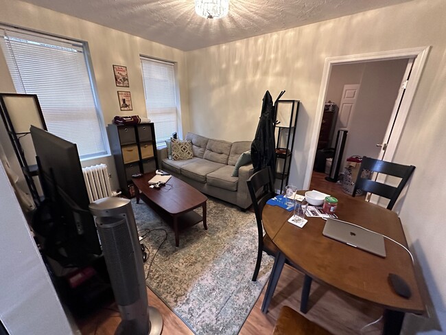 226 Hanover St, Unit 10