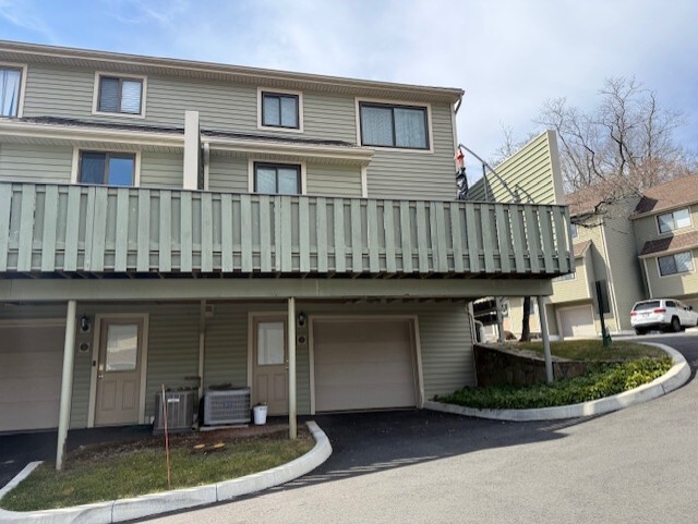 17 Coram Rd in Shelton, CT - Foto de edificio - Building Photo