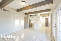 12028 N 30th Dr in Phoenix, AZ - Foto de edificio - Building Photo