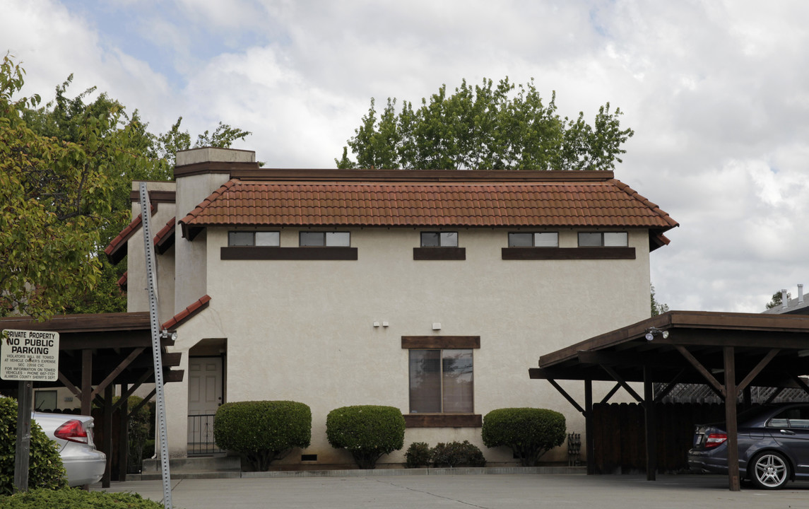 Somerset Place in Castro Valley, CA - Building Photo