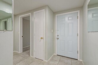 10521 Oak Hill Dr, Unit 2N in Port Richey, FL - Building Photo - Building Photo