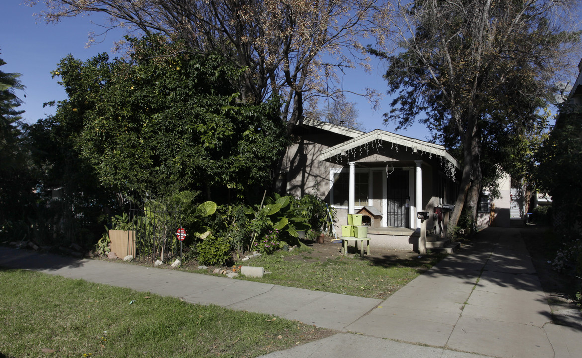 14223 Sylvan St in Van Nuys, CA - Building Photo