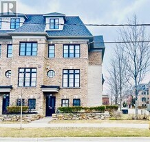 835A Oxford St in Toronto, ON - Building Photo