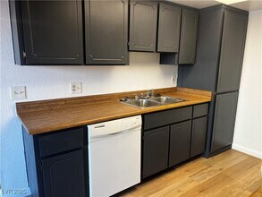 301 Brookside Ln in Las Vegas, NV - Building Photo - Building Photo