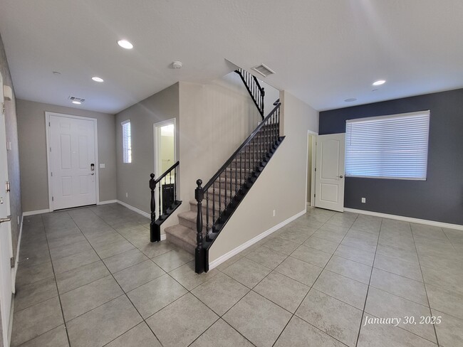 880 Via Serenelia in Henderson, NV - Building Photo - Building Photo