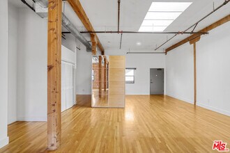 215 S Santa Fe Ave in Los Angeles, CA - Building Photo - Building Photo