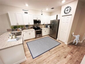 132 SW 185th Way in Pembroke Pines, FL - Building Photo - Building Photo