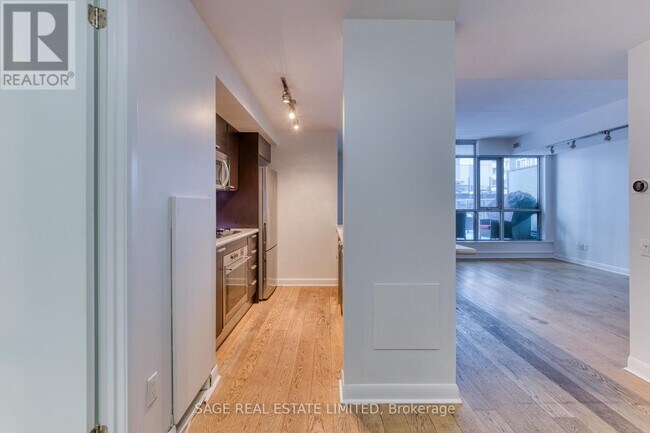 375 King St W in Toronto, ON - Building Photo - Building Photo