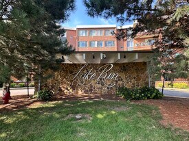 16 E Old Willow Rd, Unit 229S in Prospect Heights, IL - Building Photo