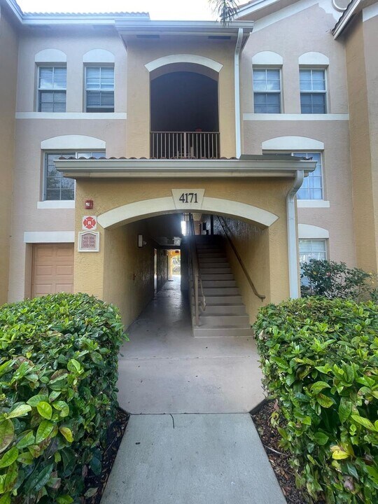 4171 San Marino Blvd in West Palm Beach, FL - Building Photo