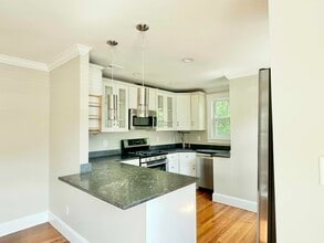 8A Mellon Rd in Wellesley, MA - Foto de edificio - Building Photo