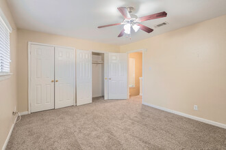 Sunset Grove Apartments in Orange, TX - Foto de edificio - Interior Photo