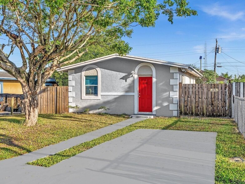 525 NW 10th Ave in Boynton Beach, FL - Building Photo